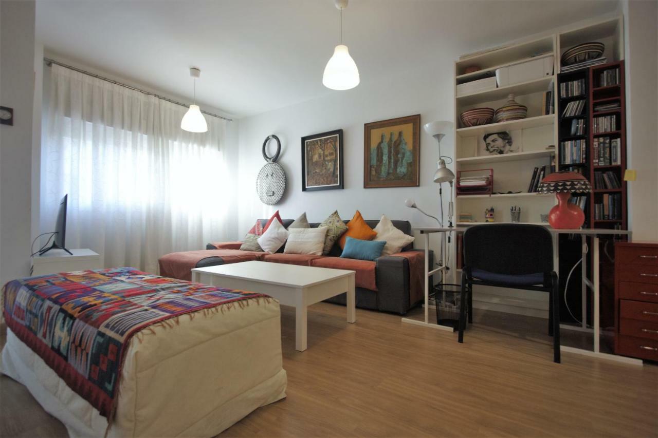 Bonito Apart. Con Parking Y Piscina Mairena del Aljarafe Exterior photo