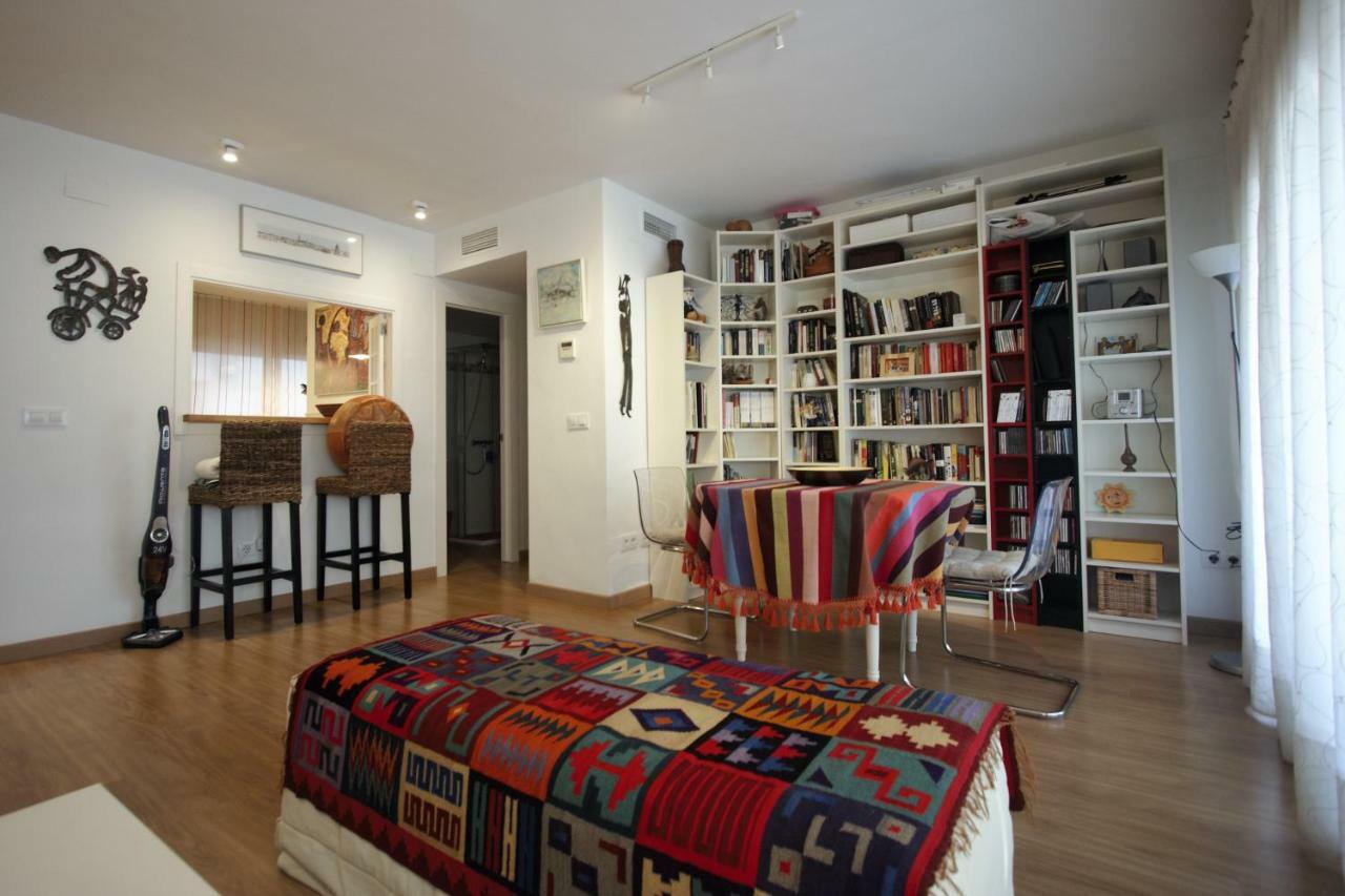 Bonito Apart. Con Parking Y Piscina Mairena del Aljarafe Exterior photo