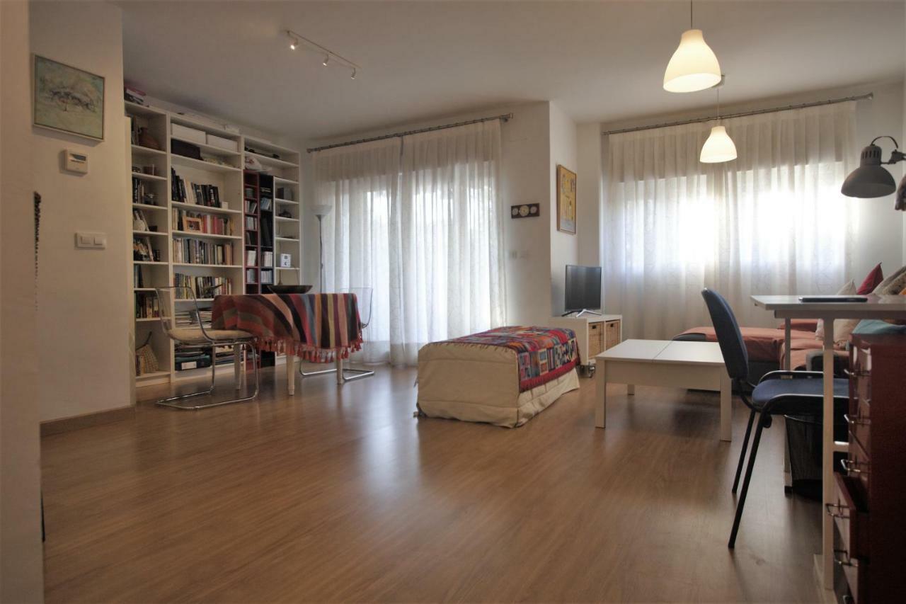 Bonito Apart. Con Parking Y Piscina Mairena del Aljarafe Exterior photo