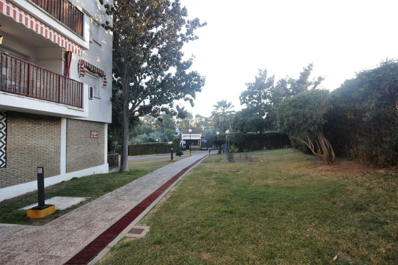 Bonito Apart. Con Parking Y Piscina Mairena del Aljarafe Exterior photo