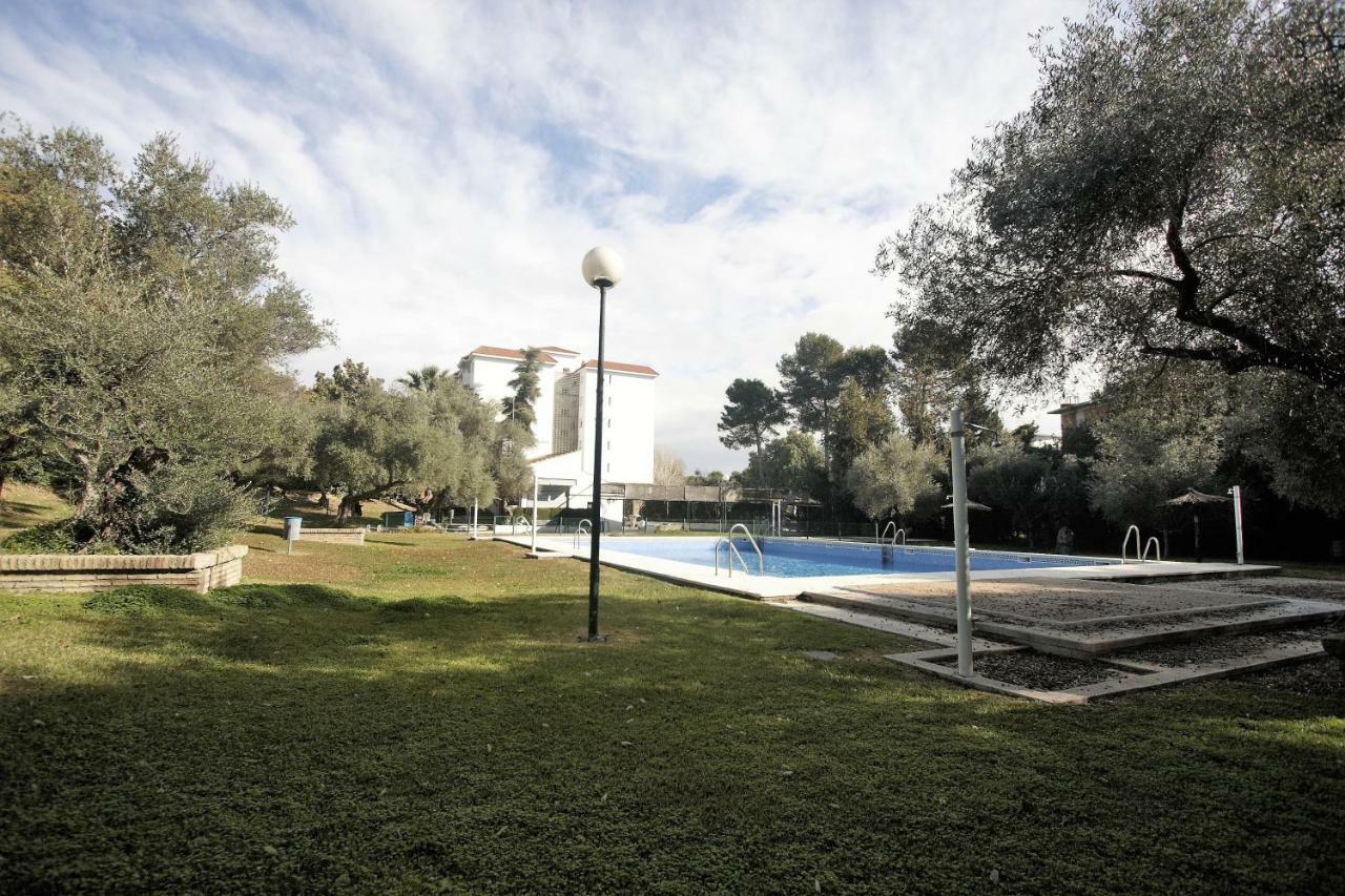 Bonito Apart. Con Parking Y Piscina Mairena del Aljarafe Exterior photo